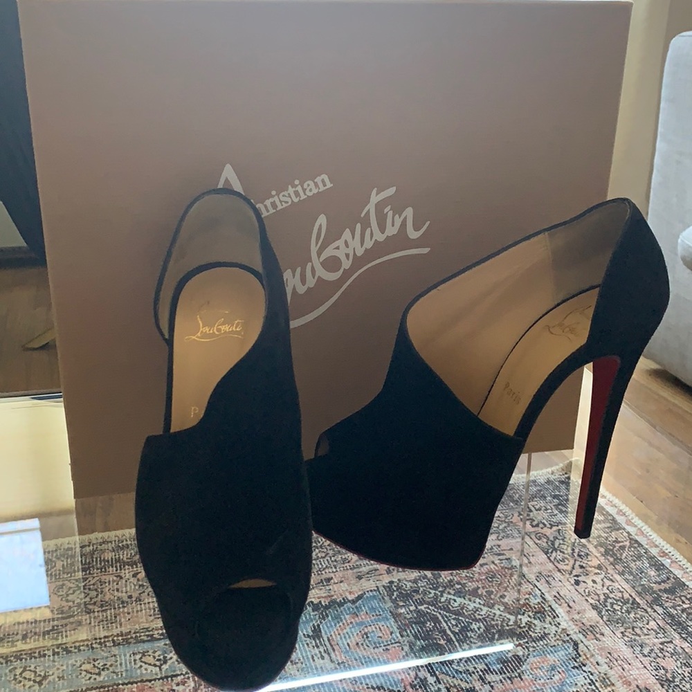 Suede pumps